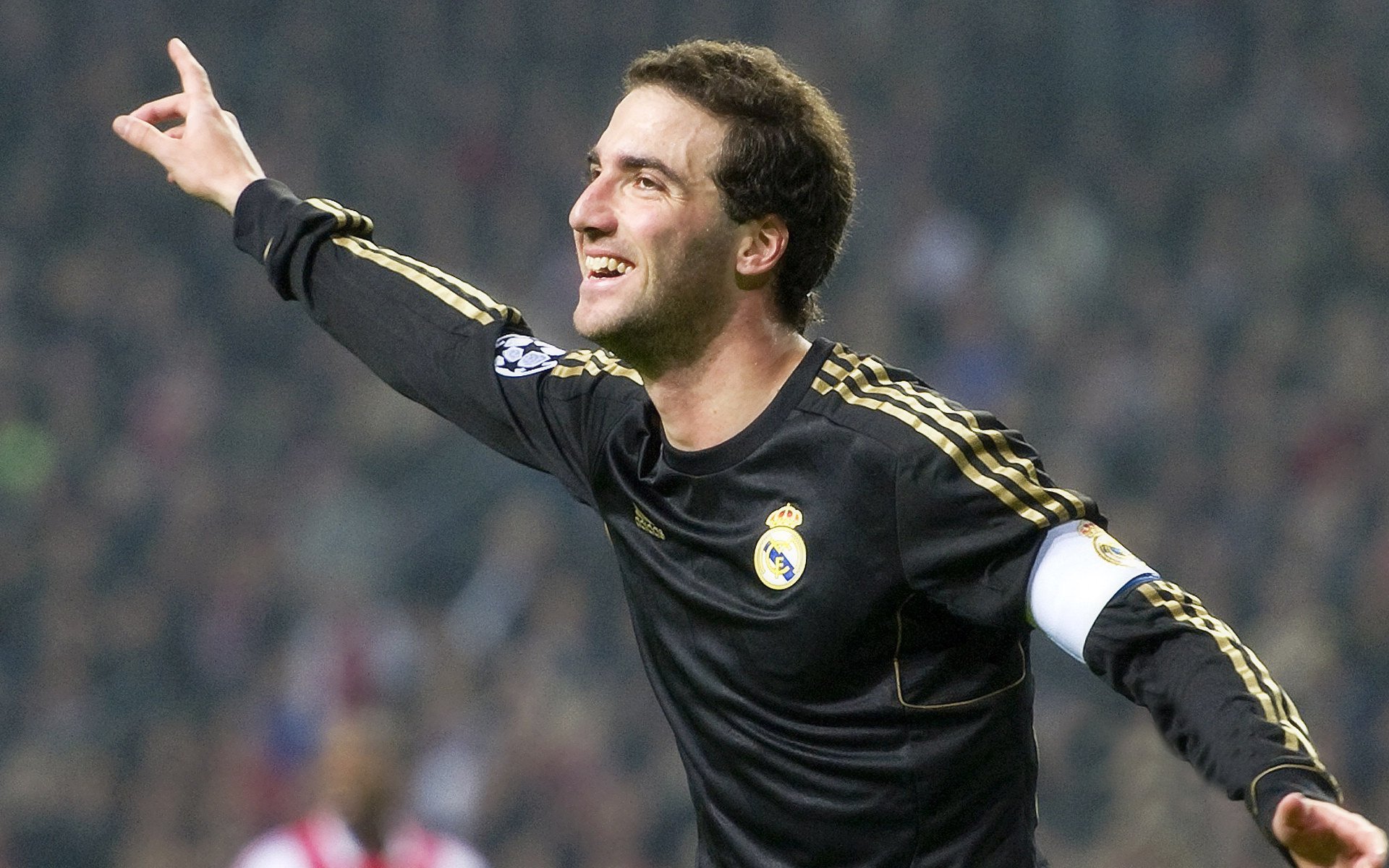 姆巴佩帽子戏法助巴黎圣日耳曼登顶法甲积分榜