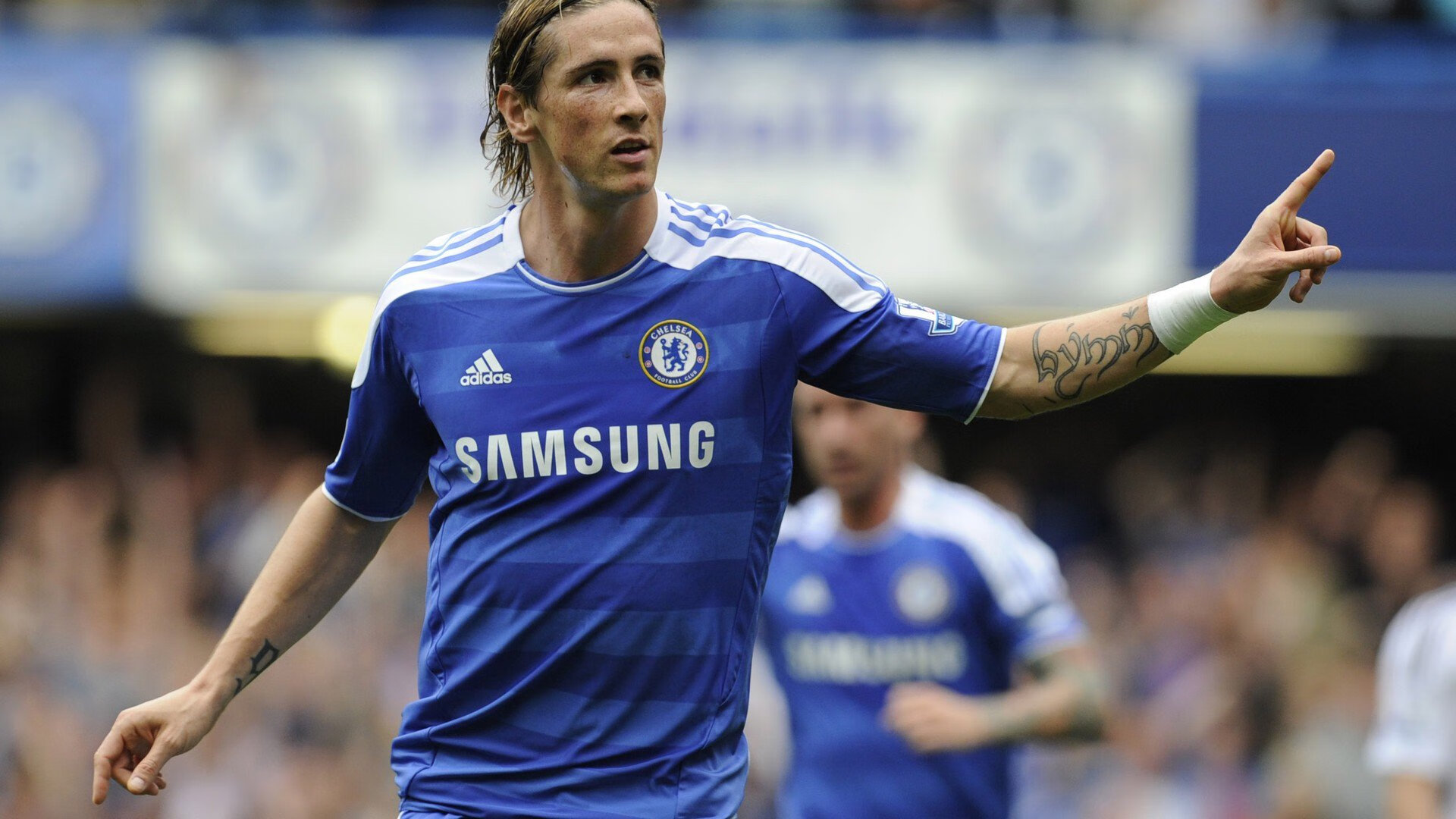 英雄联盟全球总决赛，巅峰对决引爆电竞热潮